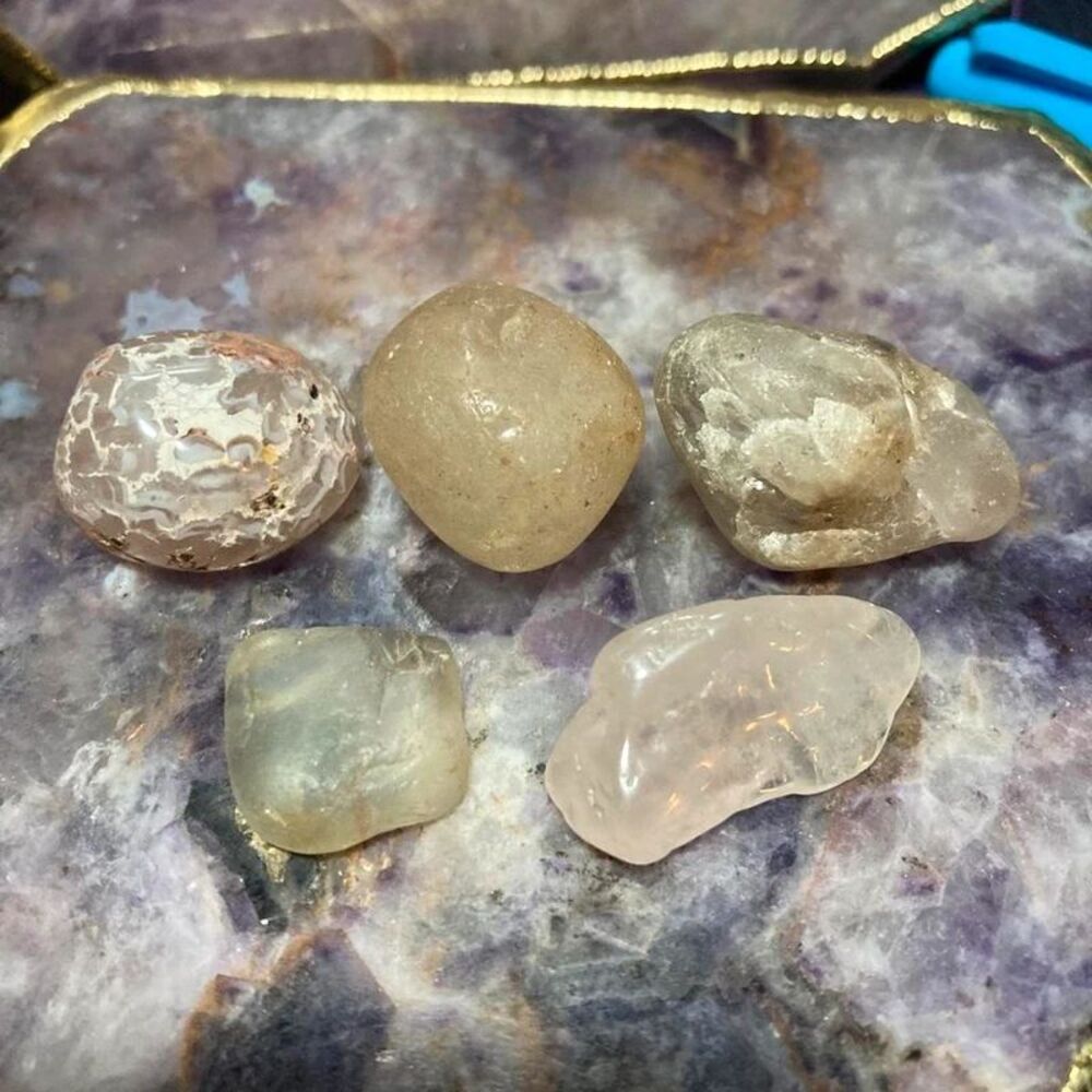 Natural quartz crystal lot